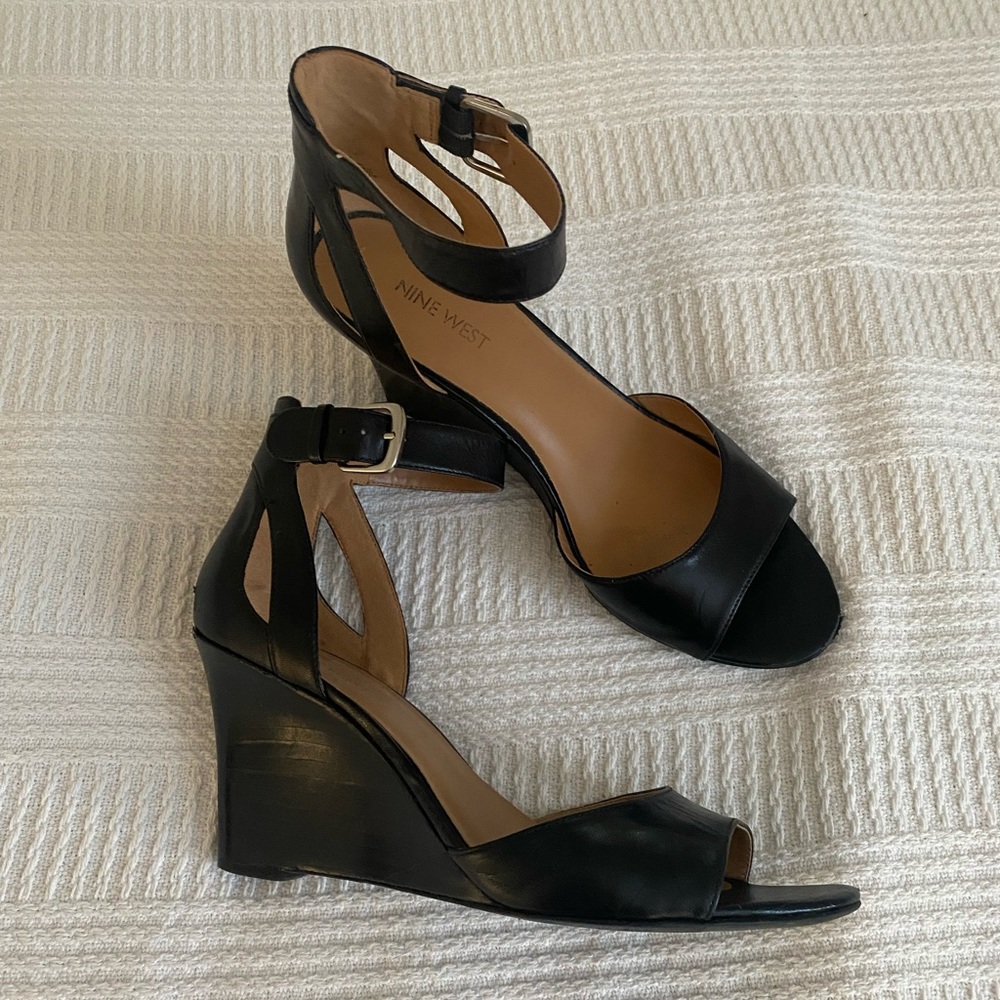 Black wedge heels | Size 9